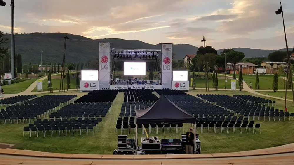 pubblicoSpettacoloPRAIT5